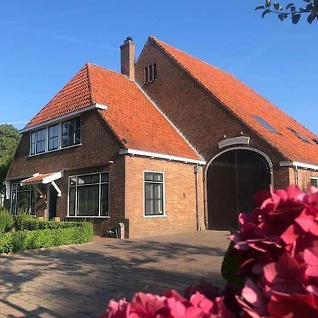 Rustig Logeerverblijf Aan De Rand Van De Stad Lekkum Luaran gambar